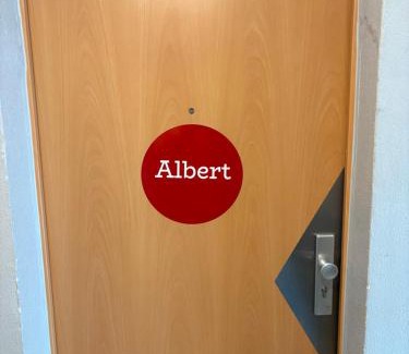 Kamen-Mitte Apartment | Red Dot Apartment Albert