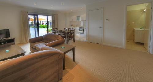 Broken Hill Hotel | Red Earth Motel
