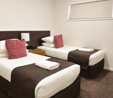 Broken Hill Hotel | Red Earth Motel