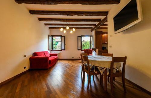 San Polo Apartment | Red Fashion
