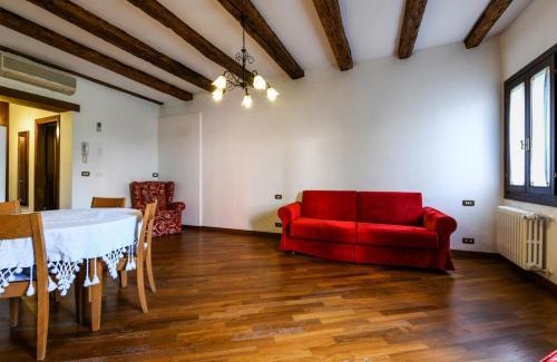 San Polo Apartment | Red Fashion