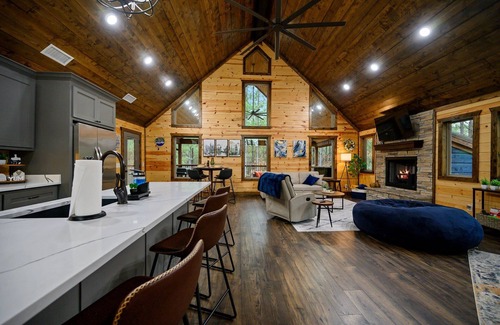 Pickens Cabin | Red Fern Cabin Beauty Awaits