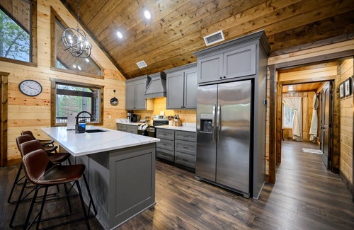 Pickens Cabin | Red Fern Cabin Beauty Awaits