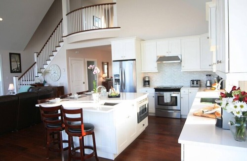 New London House | Red Fox Retreat - Large Luxury Waterfront Cottage, great views
