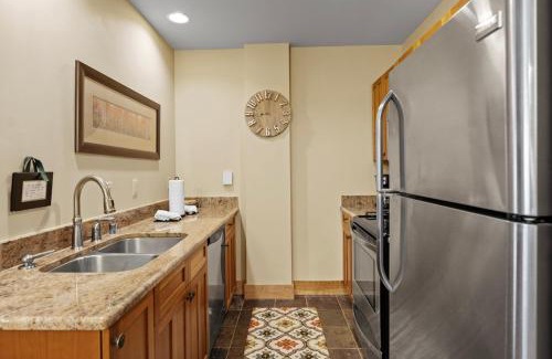 River Run Apartment | Red Hawk Lodge 2202