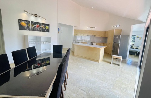 Rarotonga House | Red Hibiscus Luxury Home