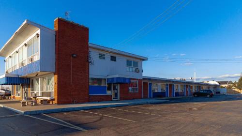 Moraine Hotel | Red Horse Motel Dayton Moraine
