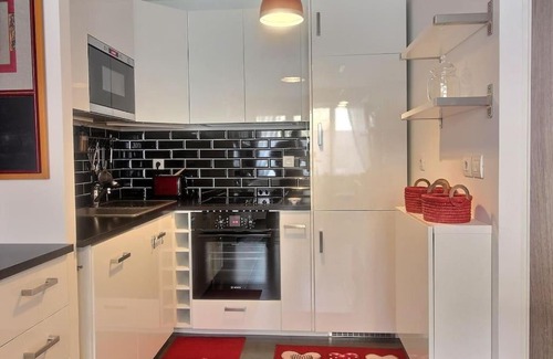 Suresnes Apartment | Red House