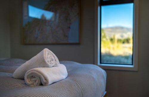 Twizel House | Red Hut - touch of luxury - Twizel