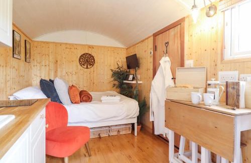 Oswestry House | Red Kite at Wild Valley Huts