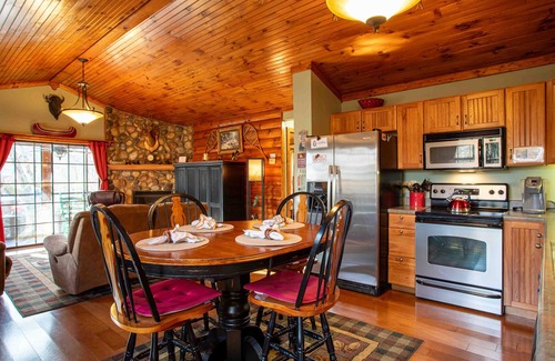 Sevierville Cabin | Red Leaf Lodge nPeaceful Cabin for 6 with Hot Tub