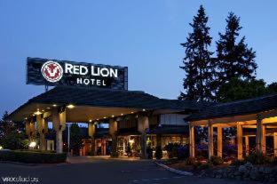 West Bellevue Hotel | Red Lion Hotel Bellevue