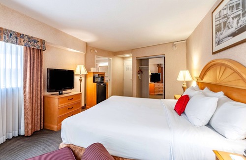 Radnor - Fort Myer Heights Hotel | Red Lion Hotel Rosslyn Iwo Jima