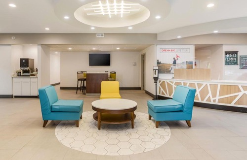 Merry Oaks Hotel | Red Lion Inn & Suites Nashville Airport