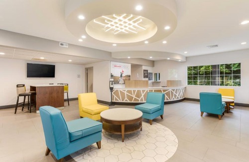 Merry Oaks Hotel | Red Lion Inn & Suites Nashville Airport