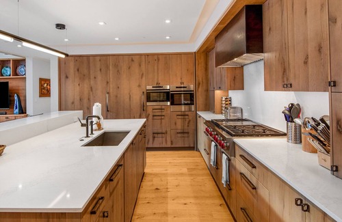 Vail Condo | Red Lion Penthouse | 5BR Luxury Condo in Vail Village | Summer AC, Rooftop Hot T