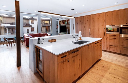 Vail Condo | Red Lion Penthouse | 5BR Luxury Condo in Vail Village | Summer AC, Rooftop Hot T