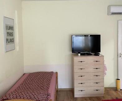 Kispest Apartment | Red Locomotive Apartment