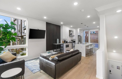 Leschi Apartment | Red Maple Retreat in Judkins Park