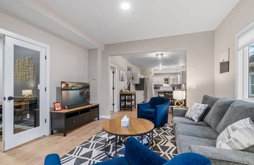 Regina Cottage | Red Maple