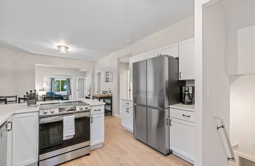 Regina Cottage | Red Maple
