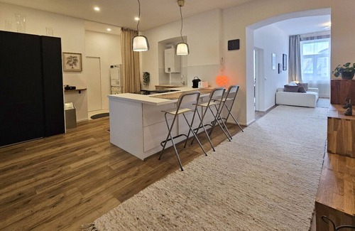 Mariahilf Apartment | Red Palm - central, cozy