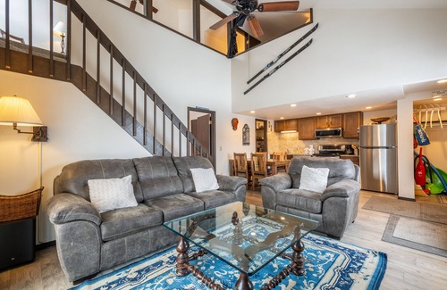 Park City House | Red Pine J5: 2 bedroom plus additional sleeping area. Golf course and mountain views