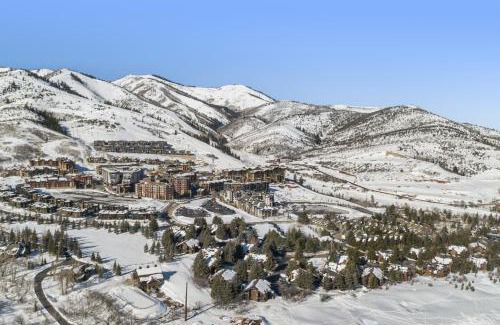 Park City Apartment | Red Pine Q8