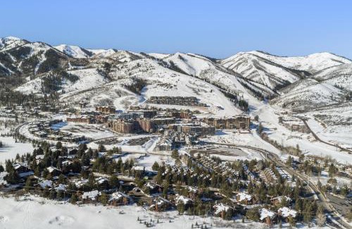 Park City Apartment | Red Pine Q8