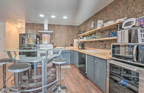 Red River Condo | Red River Condo on Main Street w/Mtn View!