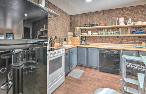 Red River Condo | Red River Condo on Main Street w/Mtn View!