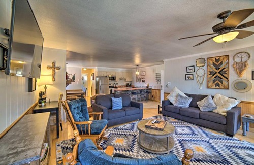 Red River Apartment | Red River Condo with Fire Pit half Mi to Slopes!