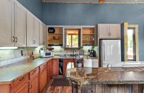 Shreveport Cabin | Red River Lodge with Panoramic River View