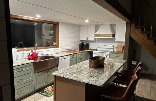 Pangburn House | Red River Retreat - Three Bedroom House, Sleeps 12