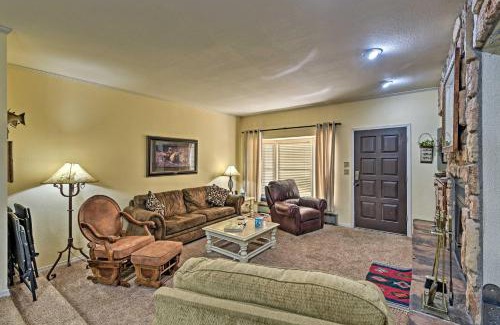 Red River House | Red River Townhome with Balcony and Mtn Views!