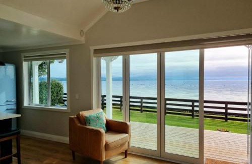 Clarks Beach House | Red Rock Cottage, beachfront luxury