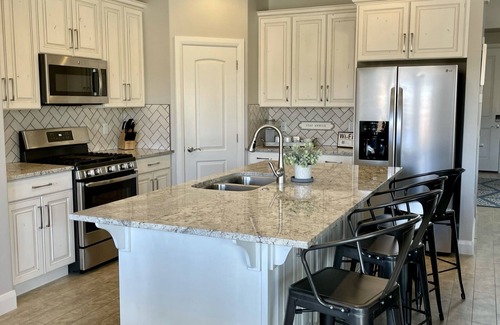 Sienna Hills House | Red Rock Landing- spacious & luxurious 4 bed/4 bath townhouse near Zion w/VIEW!