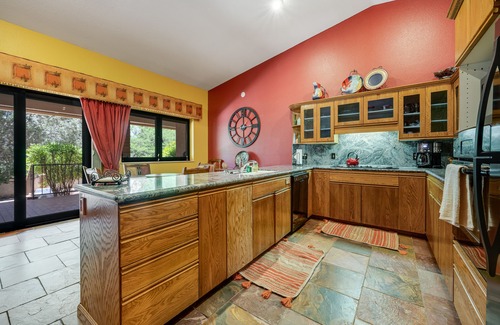Sedona House | Red Rock-view oasis with beautiful veranda, central AC, W/D