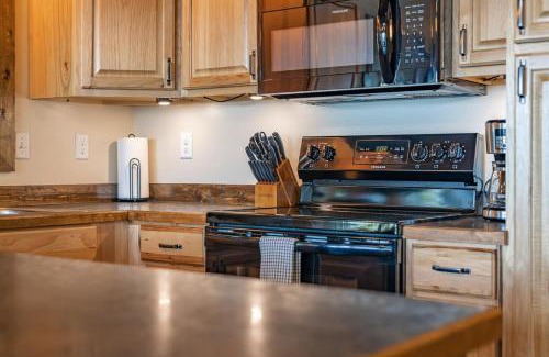Jasper House | Red Rock Vista Cabin- Relaxing Spring Getaway