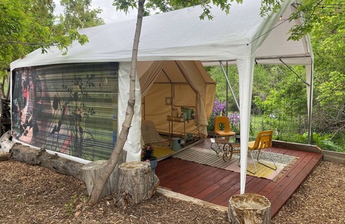 Morrison RV Rental | Red Rocks Glamping: Meeting nature & extravaganza