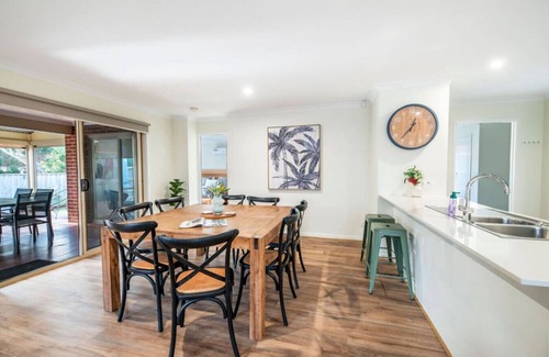 Cowes House | Red Rocks | Near Beach | Pet Friendly + BBQ