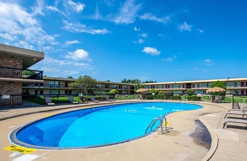 Battle Creek Hotel | Red Roof Inn and Suites Battle Creek