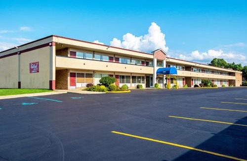 Battle Creek Hotel | Red Roof Inn and Suites Battle Creek