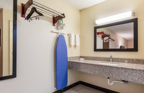 Erlanger Hotel | Red Roof Inn Cincinnati Airport–Florence/Erlanger
