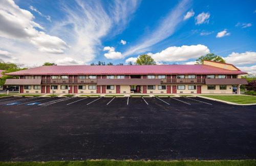 Blue Ash Hotel | Red Roof Inn Cincinnati Northeast - Blue Ash