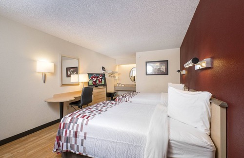 Dearborn Hotel | Red Roof Inn Detroit - Dearborn/Greenfield Village