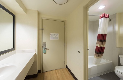 US 290 Hotel | Red Roof Inn Houston - Brookhollow