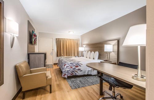 Lansing Hotel | Red Roof Inn Lansing West - MSU
