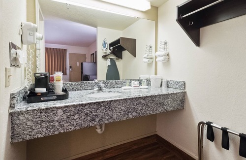Central Oklahoma City Hotel | Red Roof Inn Oklahoma Airport – I-40 W/Fairgrounds