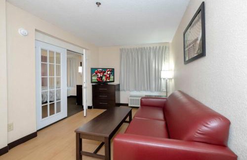 Estrella Hotel | Red Roof Inn PLUS + Phoenix West